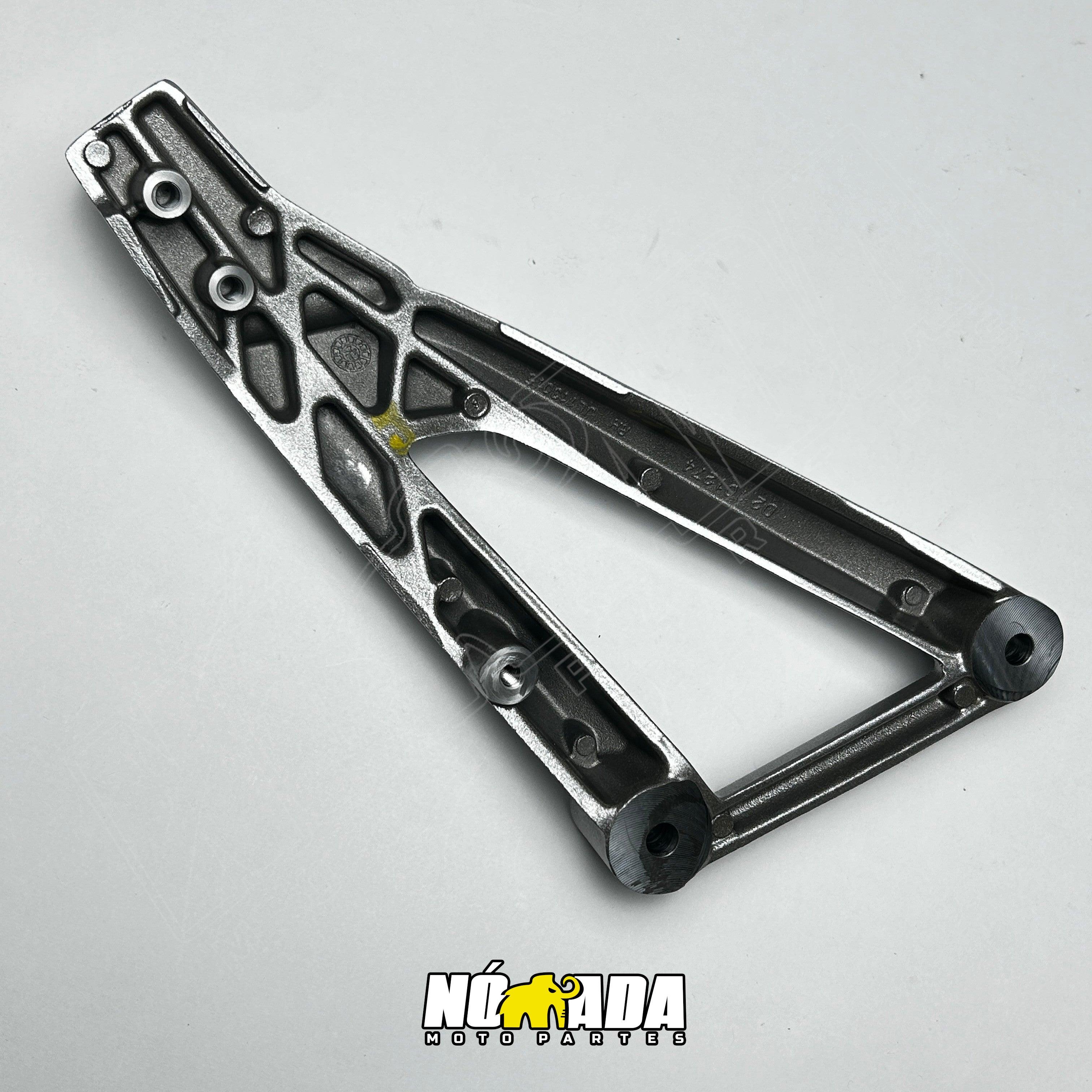 BASE DE REPOSAPIE TRASERO DERECHO BAJAJ PULSAR 160, NS 200 NOMADA MOTOPARTES