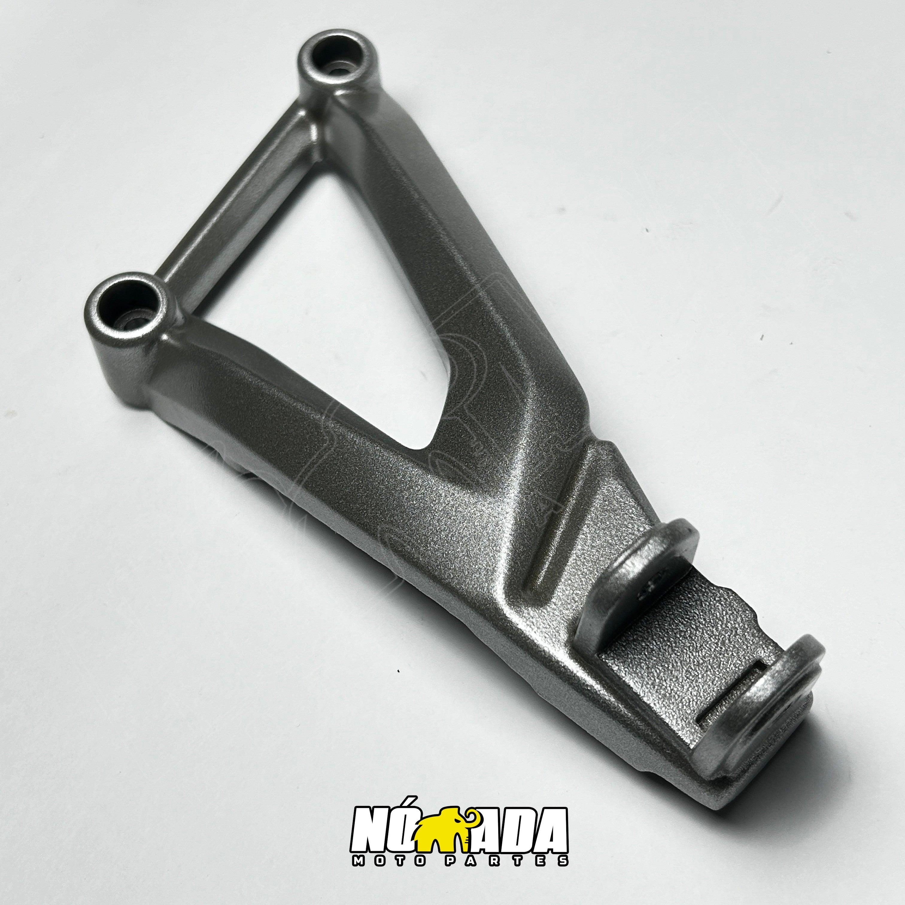 BASE DE REPOSAPIE TRASERO DERECHO BAJAJ PULSAR 160, NS 200 NOMADA MOTOPARTES