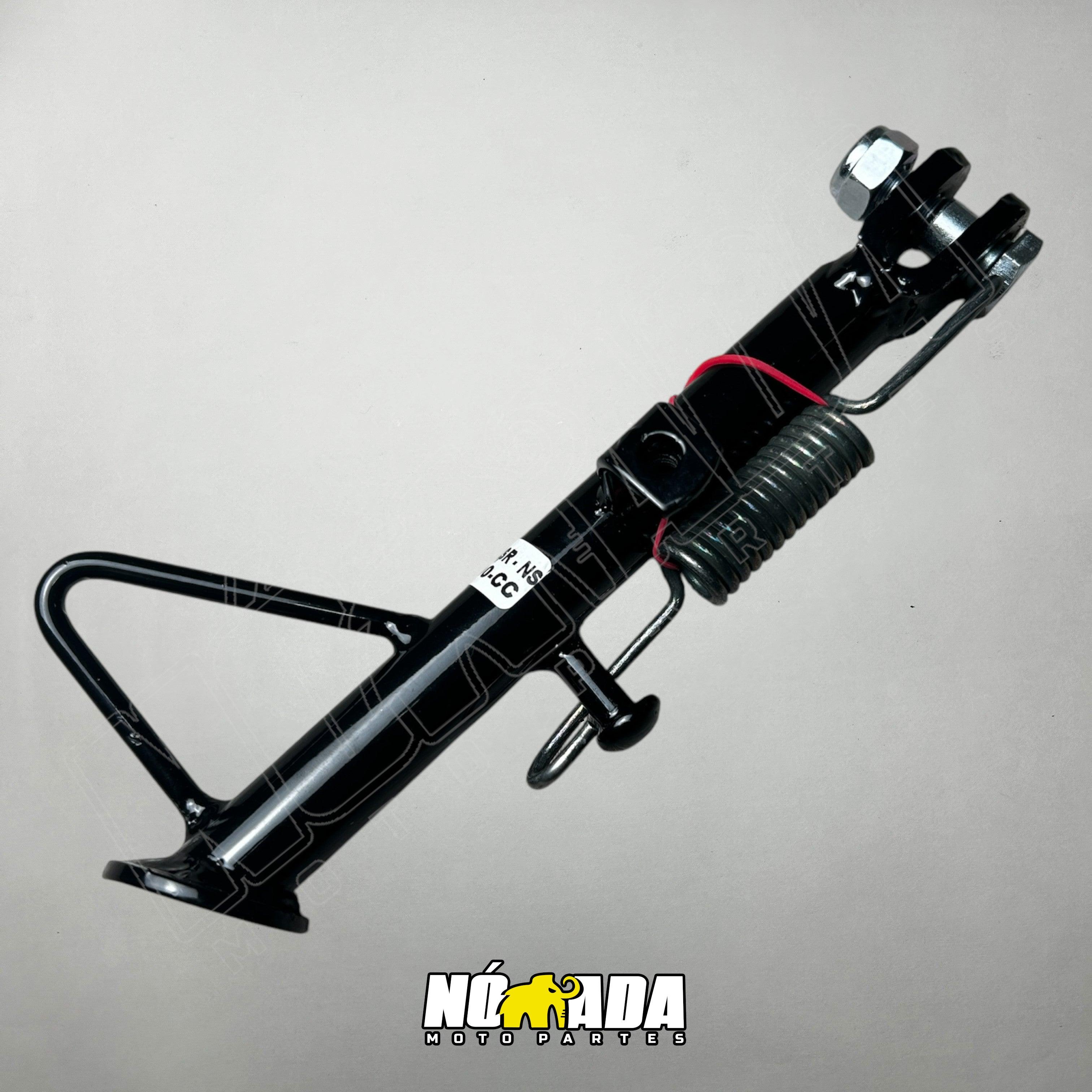 GATO SOPORTE LATERAL BAJAJ PULSAR 200 NS (TORNILLO Y RESORTE) NOMADA MOTOPARTES