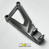 BASE DE REPOSAPIE TRASERO DERECHO BAJAJ PULSAR 160, NS 200